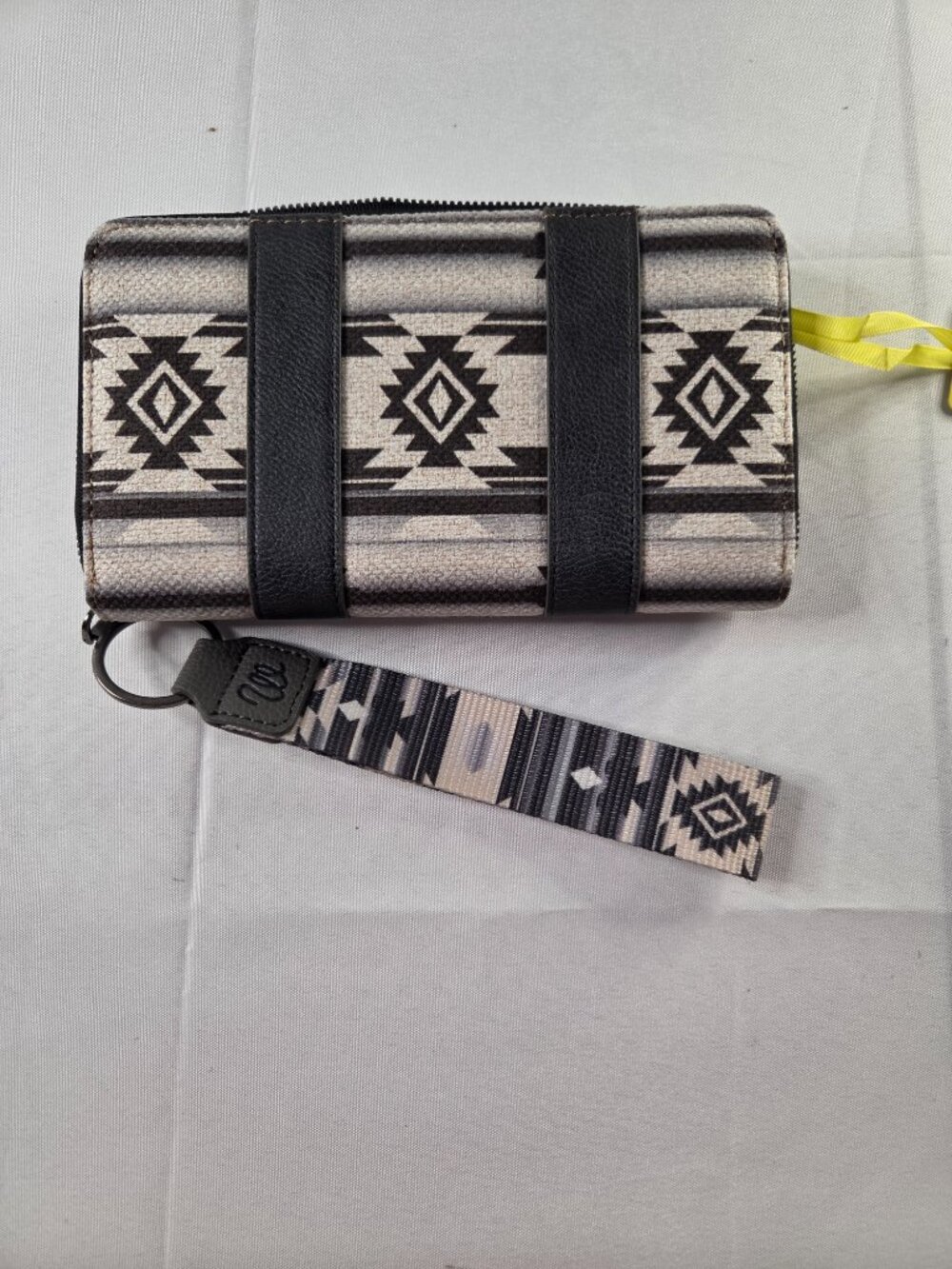 NWT Wrangler Aztec Western Zip Wallet Wristlet Boho Southwest Pattern - Picture 3 of 4